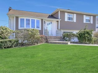 24 Roberta Ln, Syosset, NY 11791