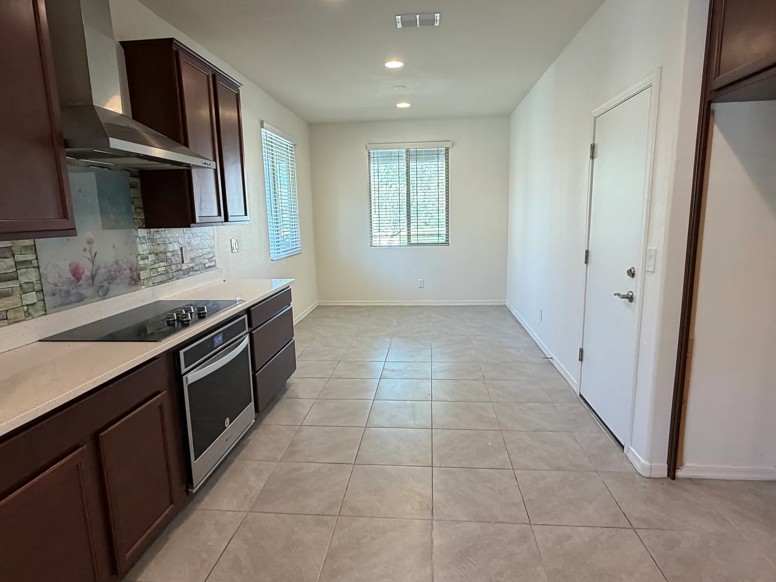4 bed, 1880 sqft, $2,545 — Photo 4
