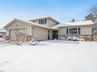 32936 N Roundhead Dr, Solon, OH 44139