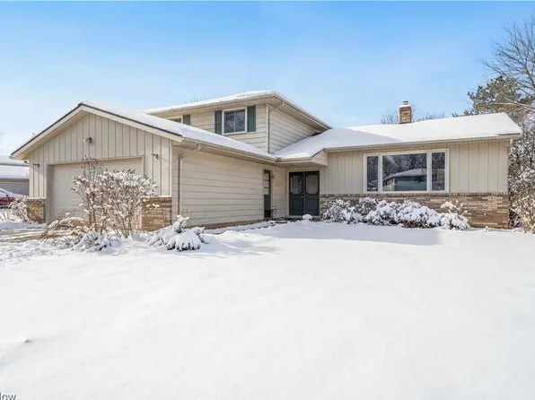 32936 N Roundhead Dr, Solon, OH 44139