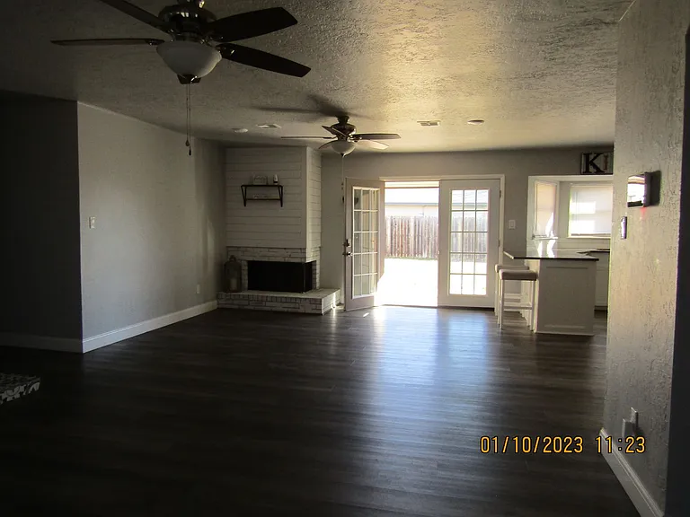 207 NE 46th St — Photo 6
