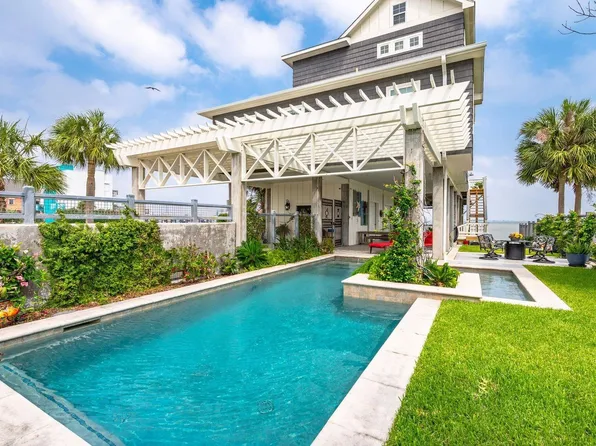 12 Tiki Cir, Tiki Island, TX 77554