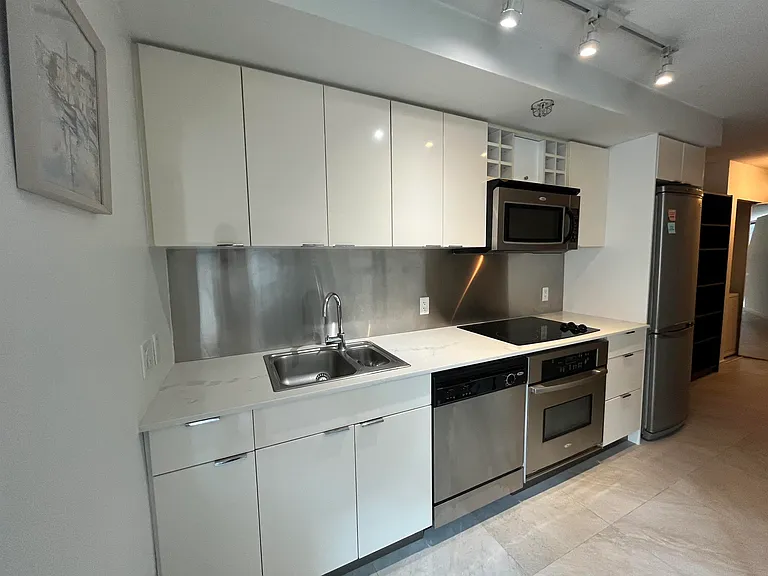 233 Robson St #501 — Photo 3