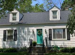 1679 Hillmount St NW, Grand Rapids, MI 49504