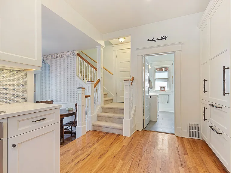 632 Bross St — Photo 16