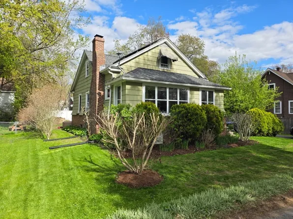 19 Orpheum Ave, East Longmeadow, MA 01028