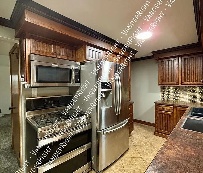 1113 S Blauvelt Ave — Photo 7