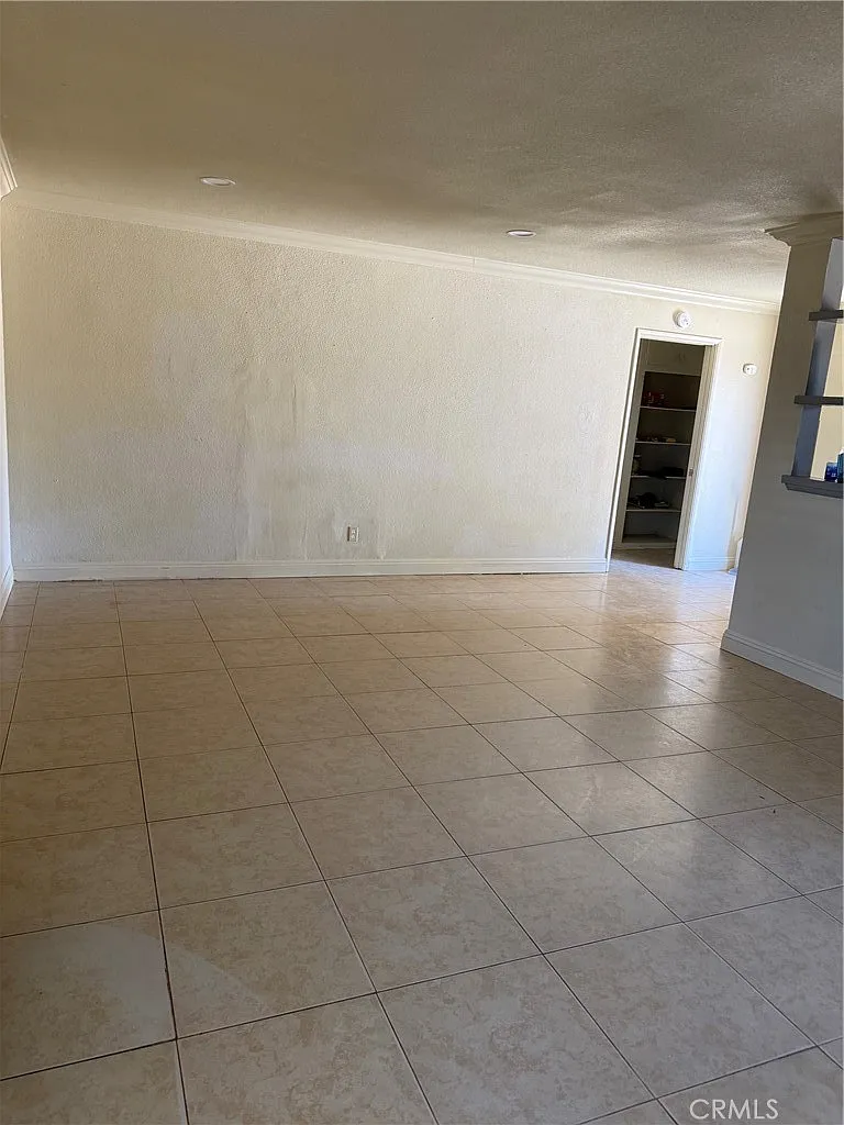 4 bed, 1065 sqft, $1,900 — Photo 2