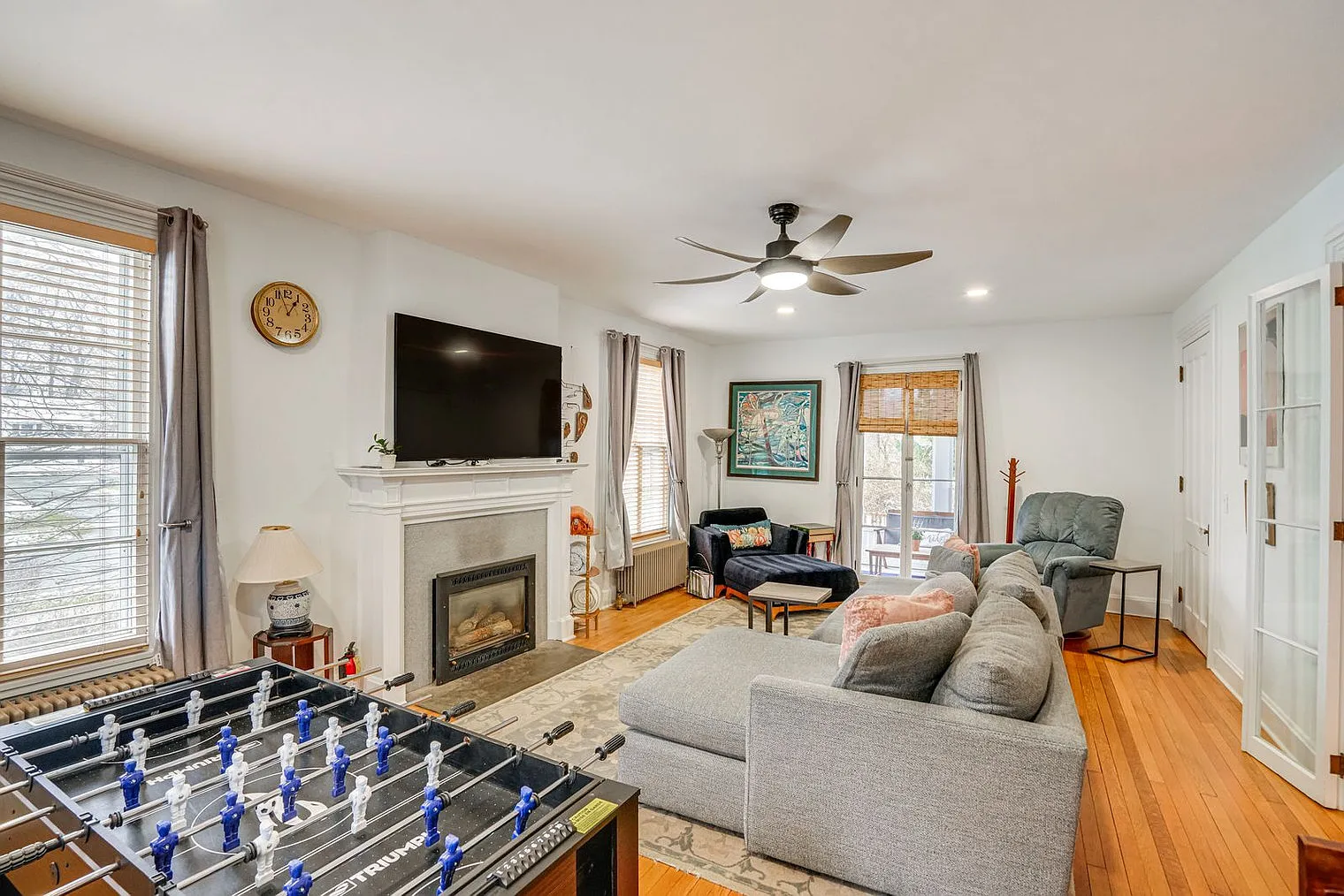 5 bed, 3.0 bath, 2712 sqft, $14,902 — Photo 2