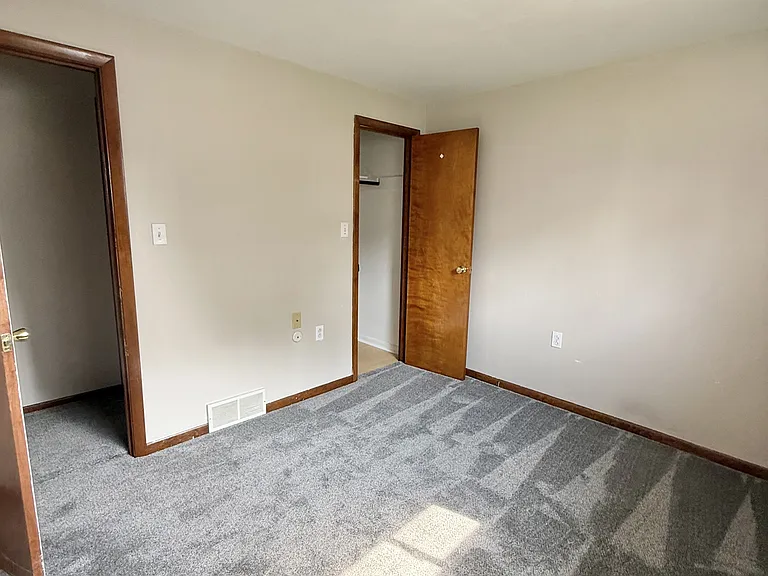 223 James St — Photo 6