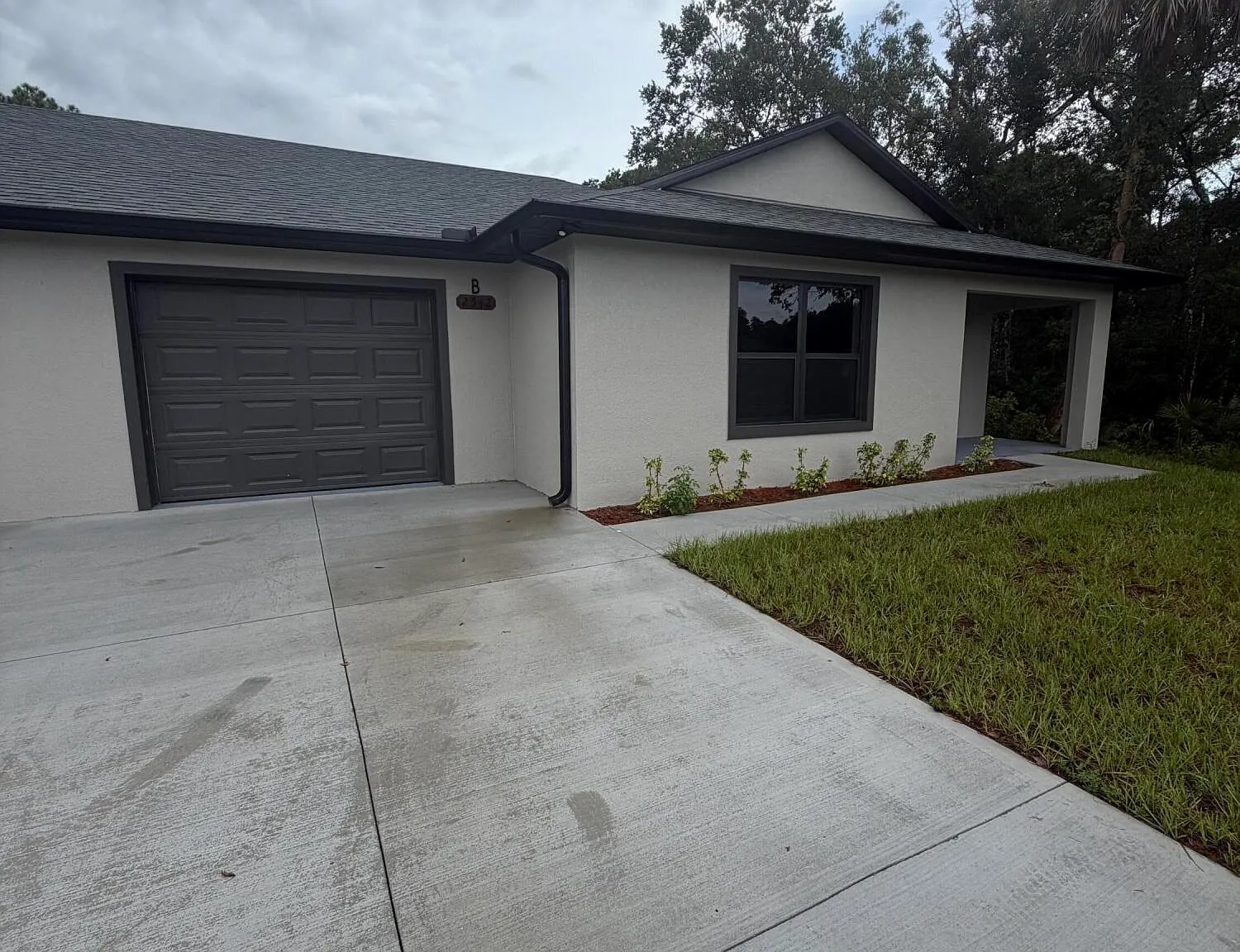 4 bed, 2.0 bath, 1736 sqft, $2,300 — Photo 3