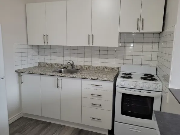 30 Mohawk Rd W #307, Hamilton, ON L9C 1V8