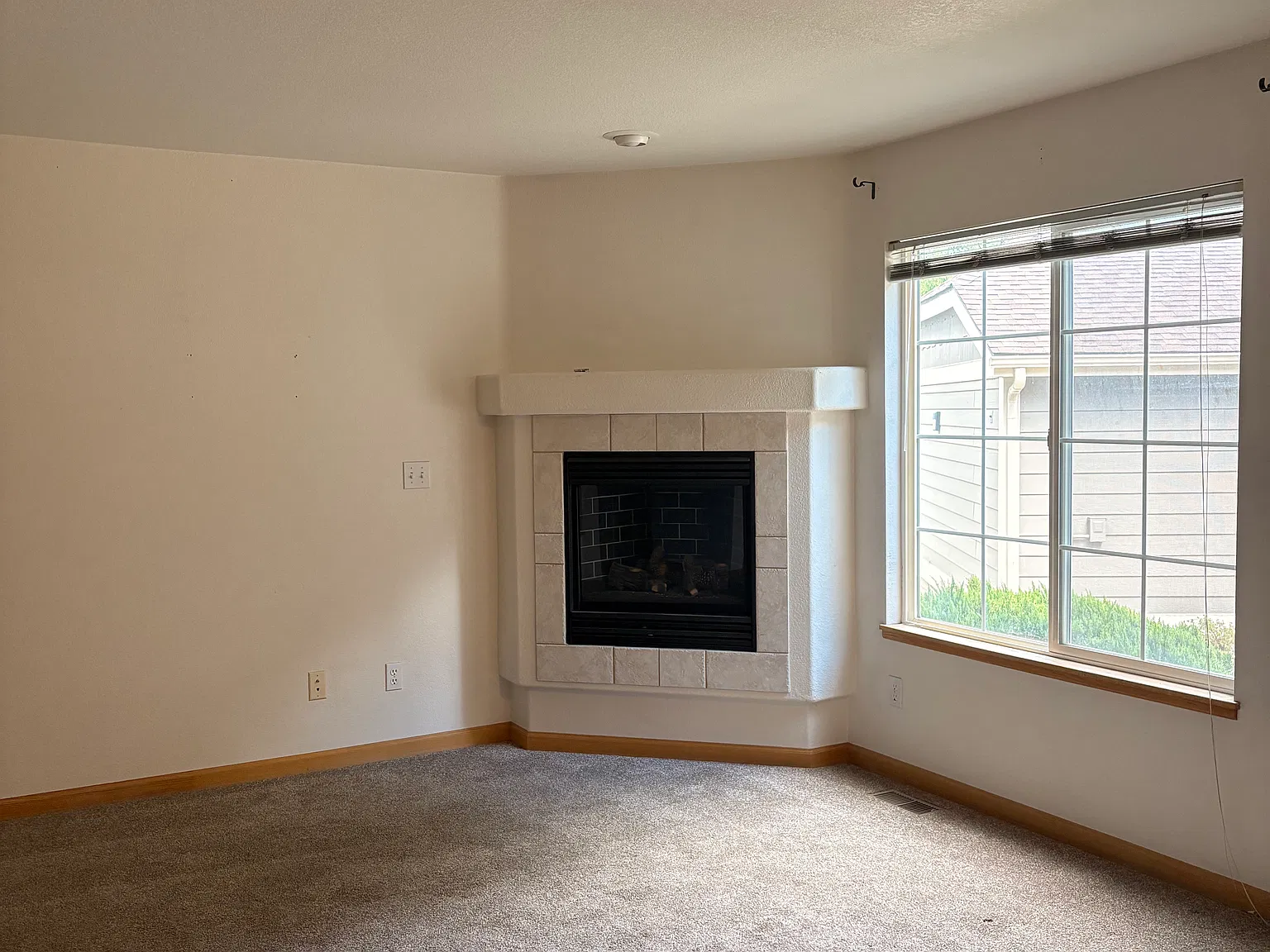 2 bed, 2.5 bath, 1125 sqft, $1,900 — Photo 3