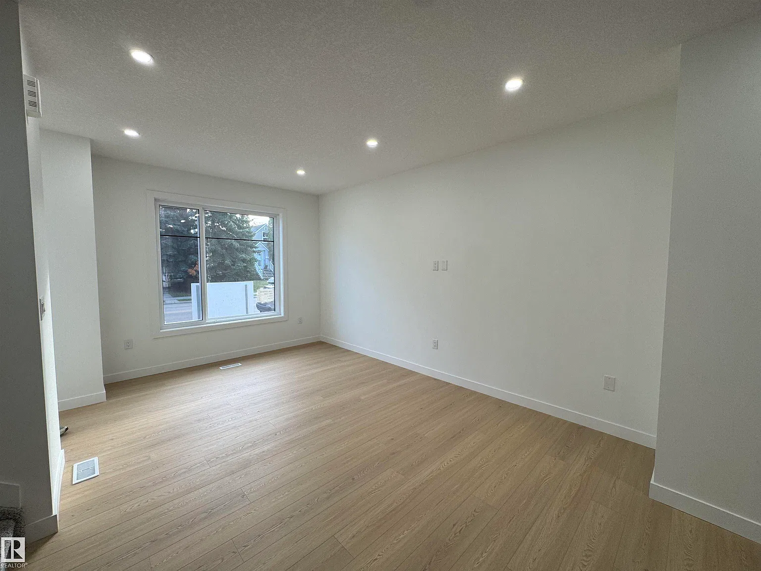 4 bed, 2.5 bath, 1590 sqft, $2,750 — Photo 3