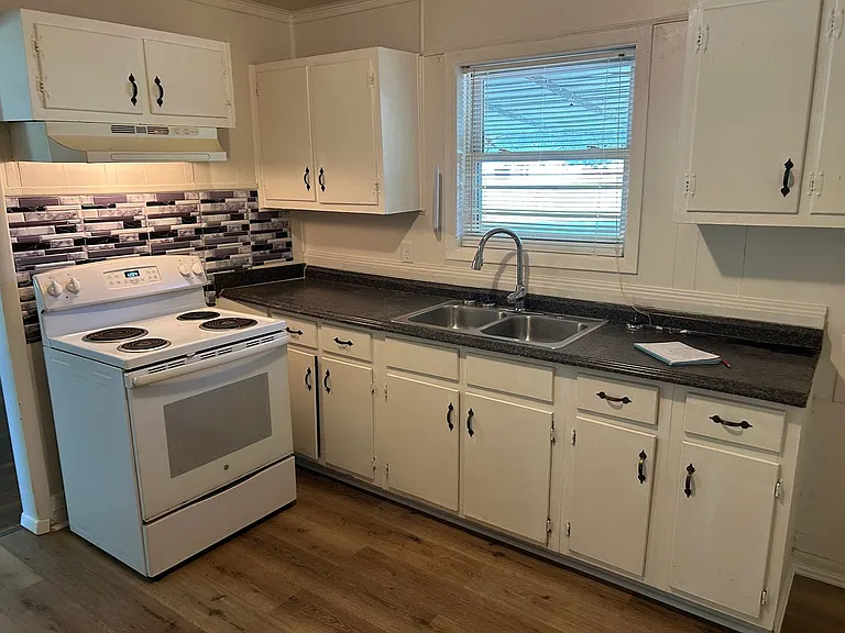2119 Elbon Dr — Photo 10