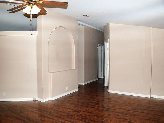 4th image of 270 N Merchant St