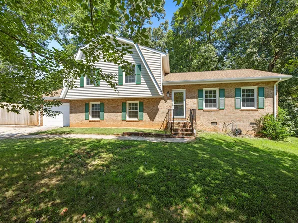 6600 Coach Light Cir, Raleigh, NC 27613