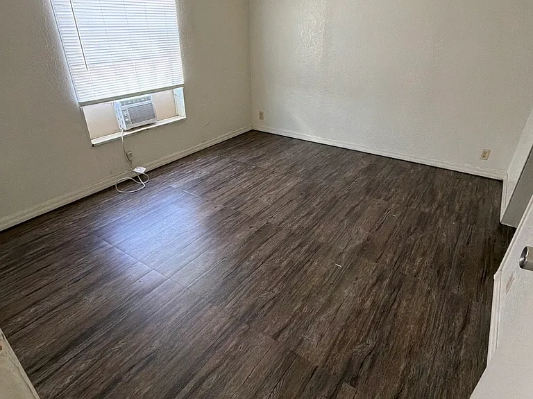 712 Arkansas Ave — Photo 8