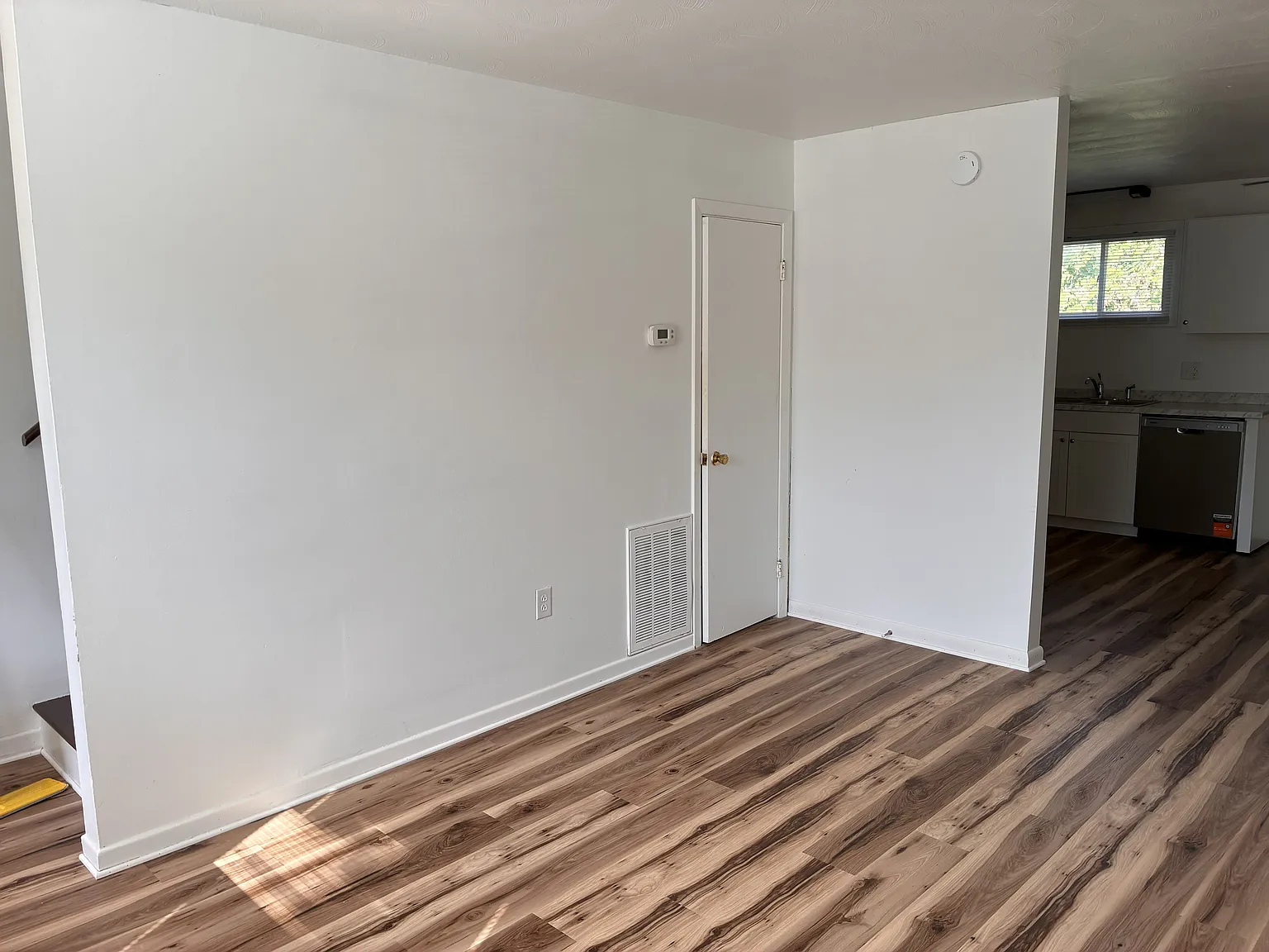 2 bed, 900 sqft, $1,250 — Photo 3