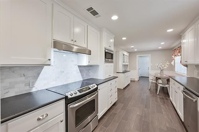 1st image of 3406 Peachtree Ln