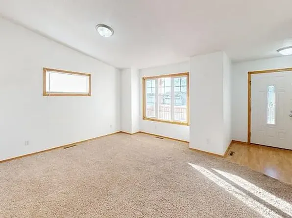 3029 Stonewall Dr, Bismarck, ND 58503