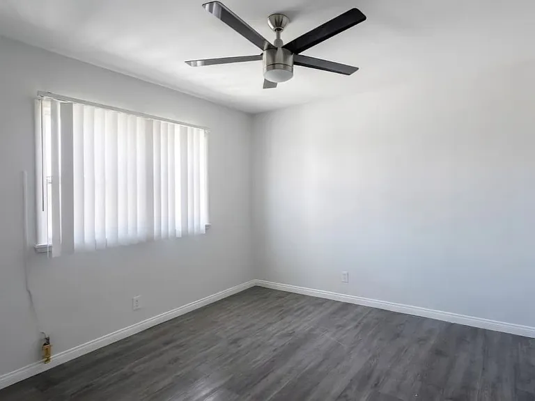 1125 W 111th St #1/2 — Photo 5