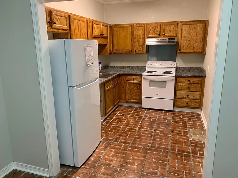 165 S Jackson St — Photo 13