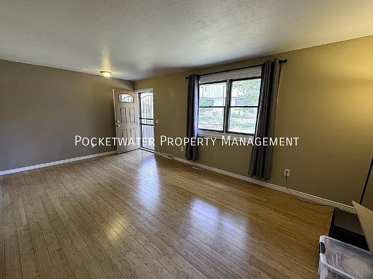 1827 Quail St #5 — Photo 2