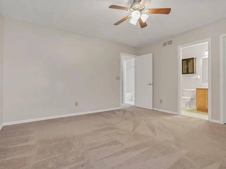 522 Farm Hill Ct — Photo 31