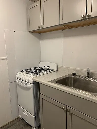 Studio, $1,800 — Photo 2