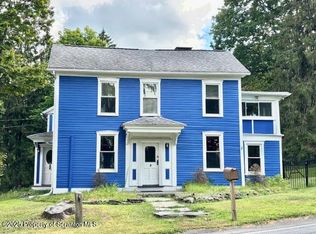 698 N Abington Rd, Waverly Township, PA 18411