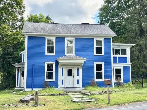 698 N Abington Rd, Waverly Township, PA 18411