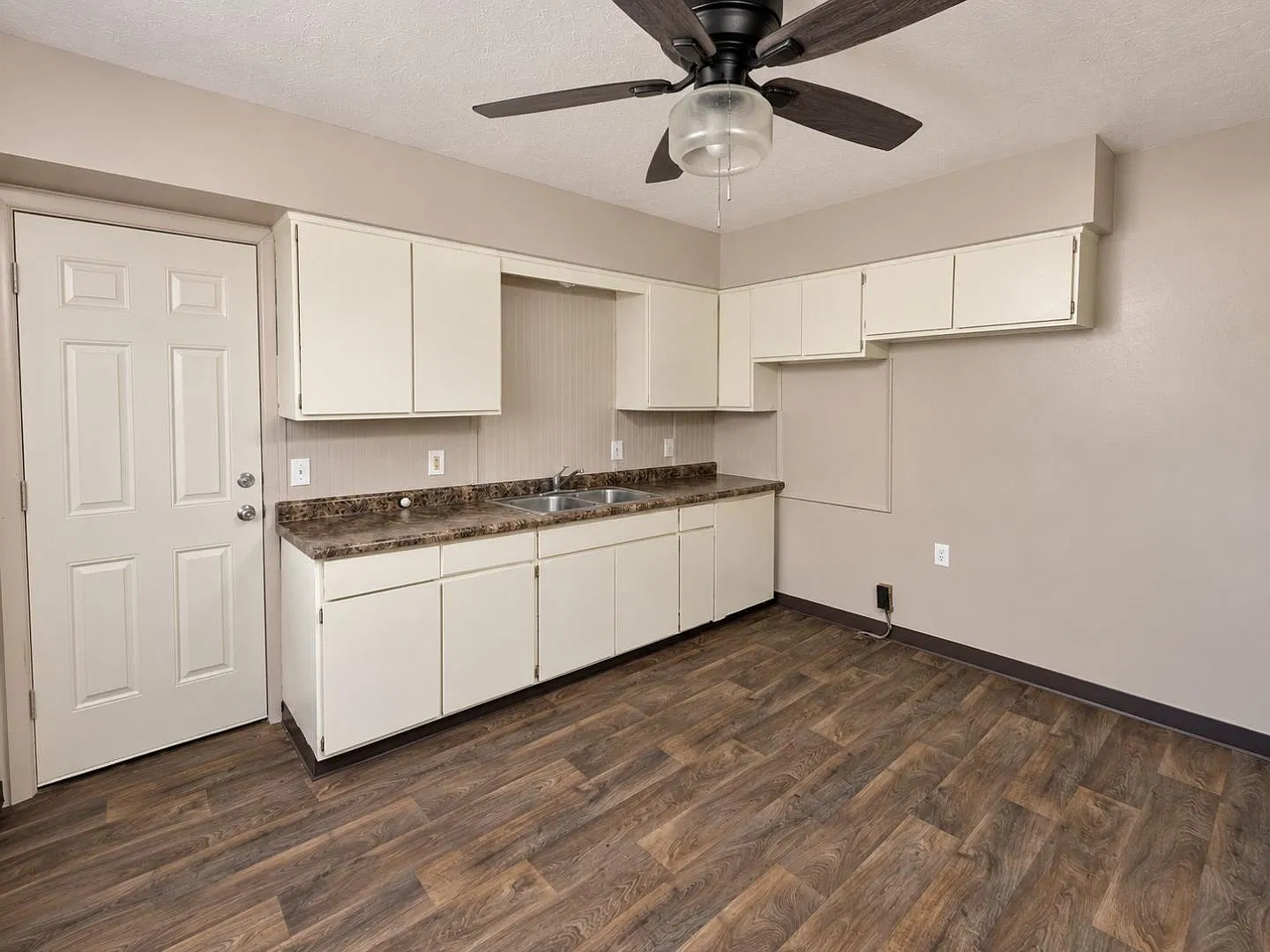 1695 Leighton Ave - 1695 — Photo 4