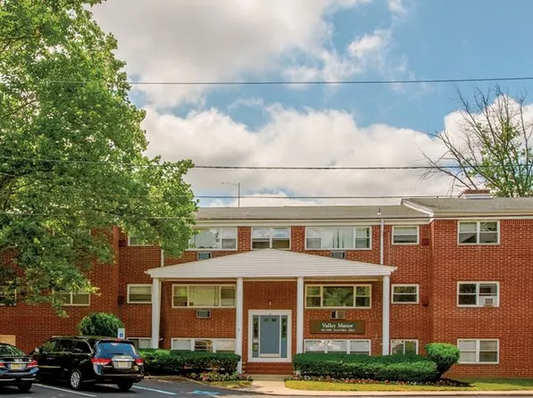 Valley Manor Apartments