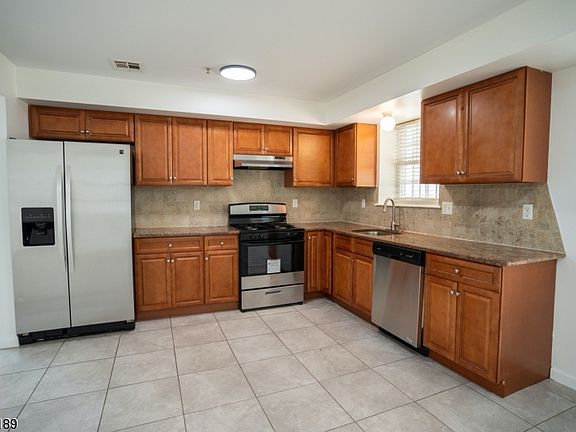 3rd image of 155 Bellair Pl Floor 1