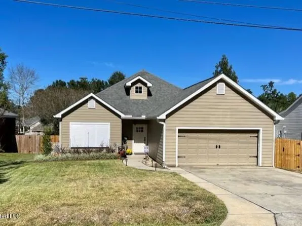 997 Kahana St, Diamondhead, MS 39525