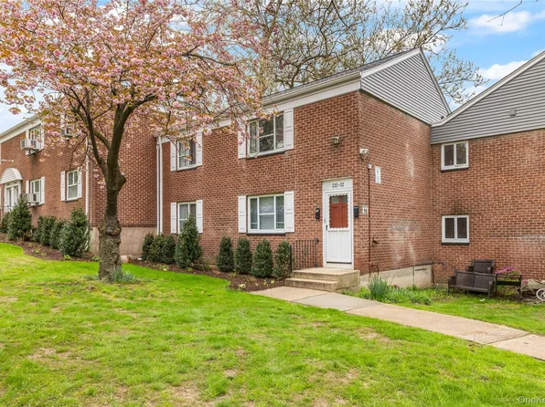 220-02 Stronghurst Avenue #(Lower) 18-3, Queens Village, NY 11427