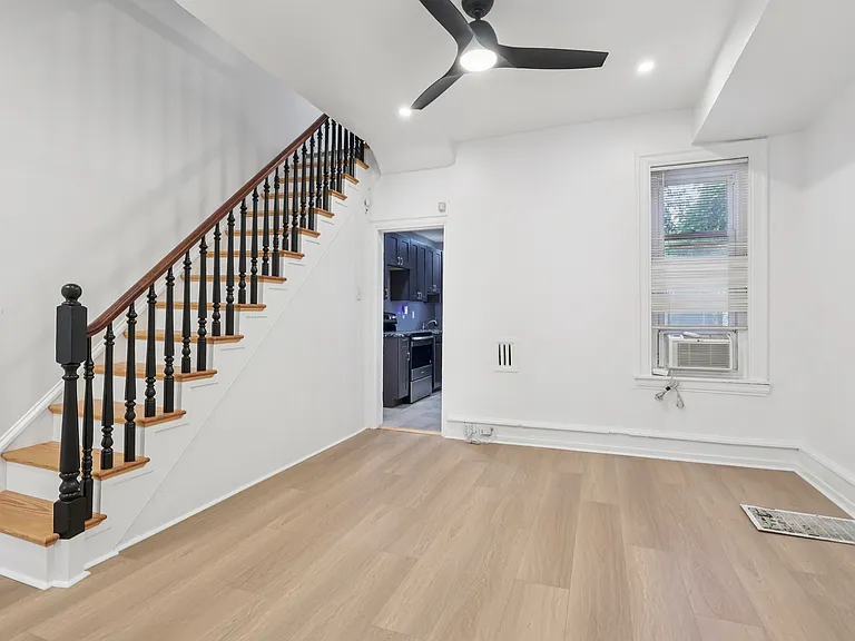 1713 Monument St — Photo 16