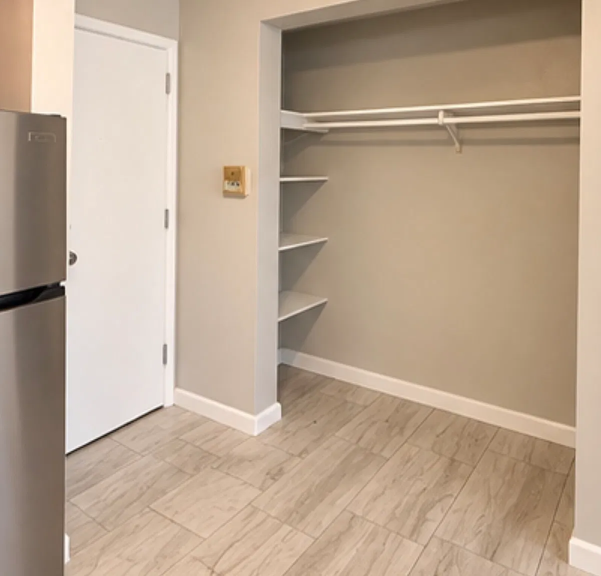 1089 York Ave — Photo 4