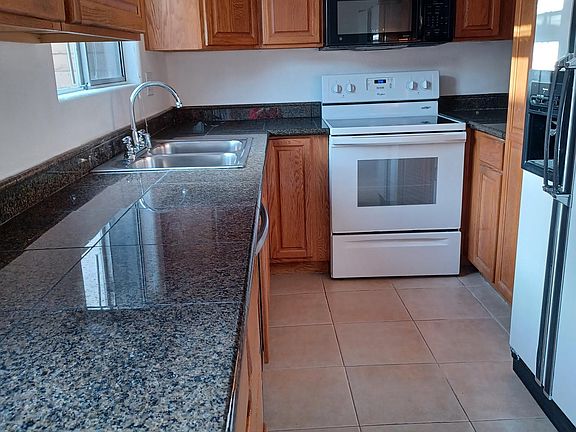 2nd image of 486 S Anza St #486