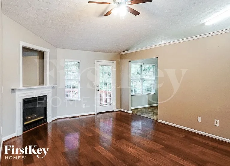 8439 Browns Mill Trce — Photo 3