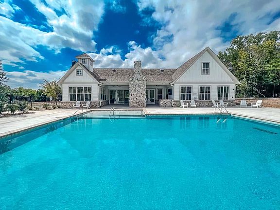4th image of 636 Harbor Town Dr