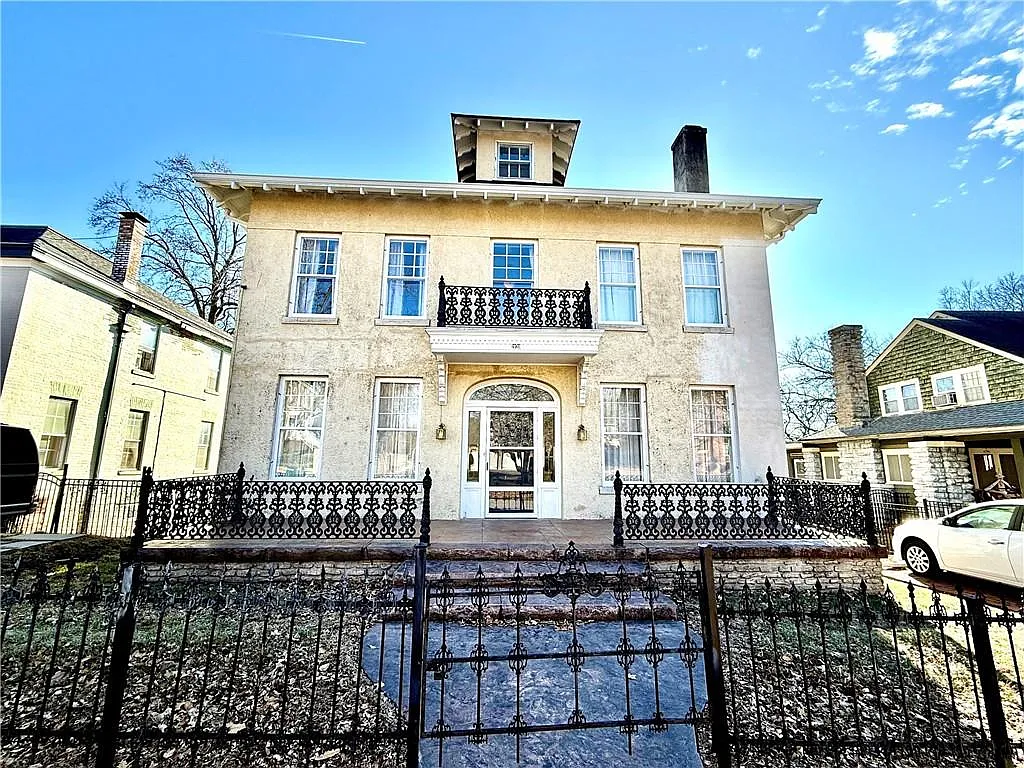 1920 Clay St photo 1