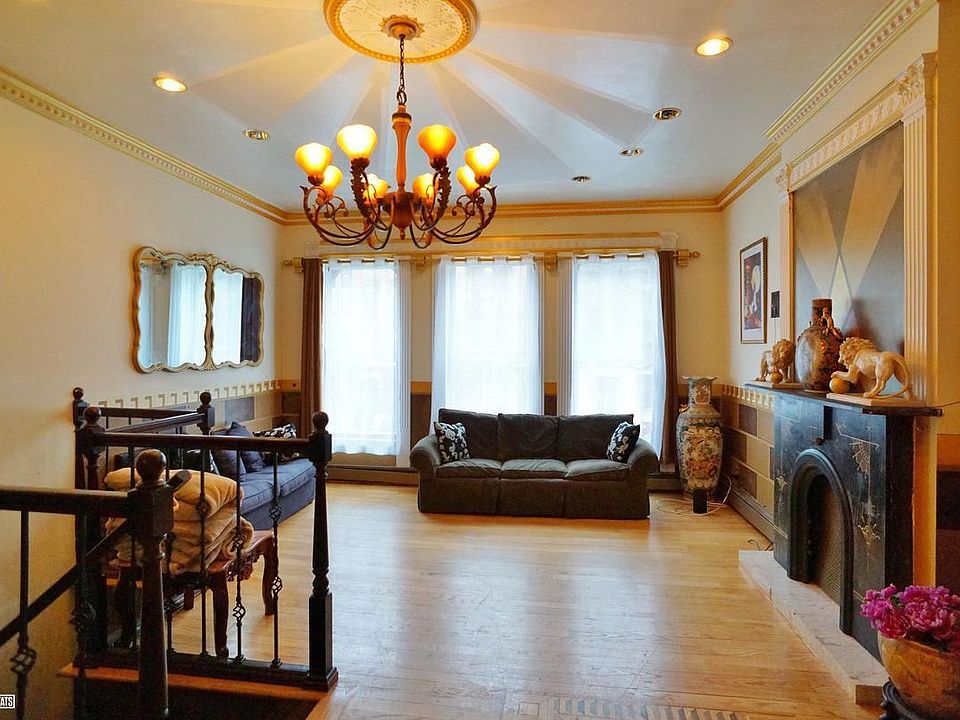1st image of 365 W 116th St APT 2