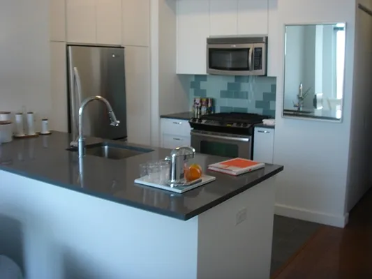Rented by Hillel Realty Group | media 23