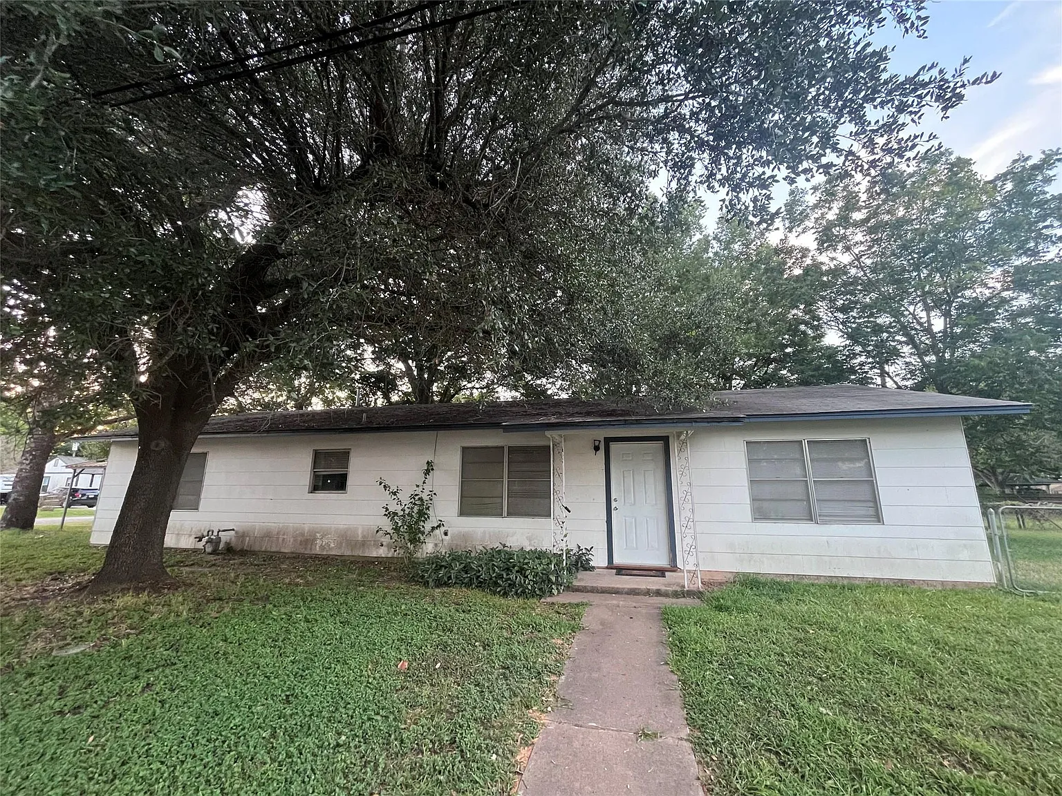 3 bed, 2.0 bath, $2,000 — Photo 1