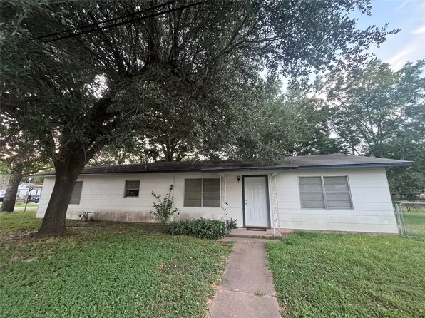 114 Irwin Dr, Columbus, TX 78934