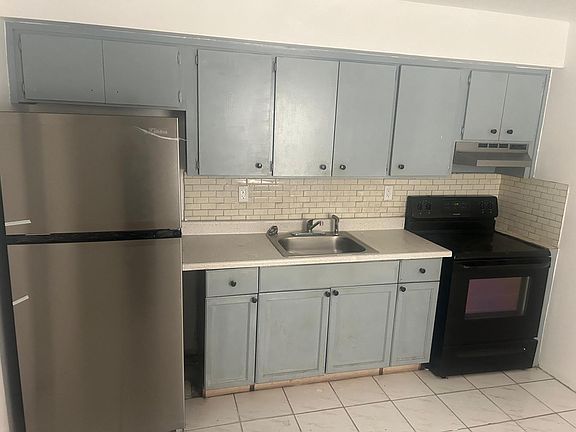 2nd image of 5140 SW 26th Ave #2