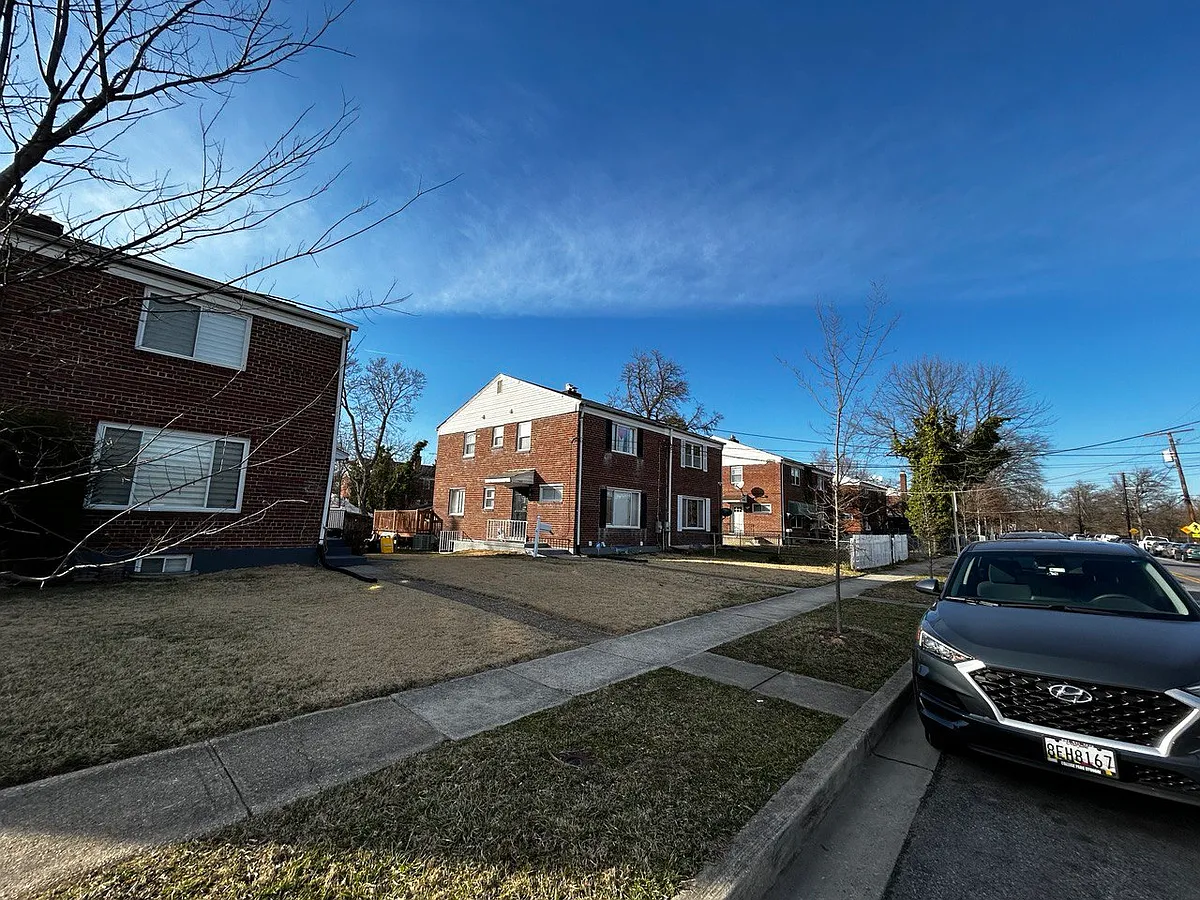 Building Photo - 7418 W Park Dr