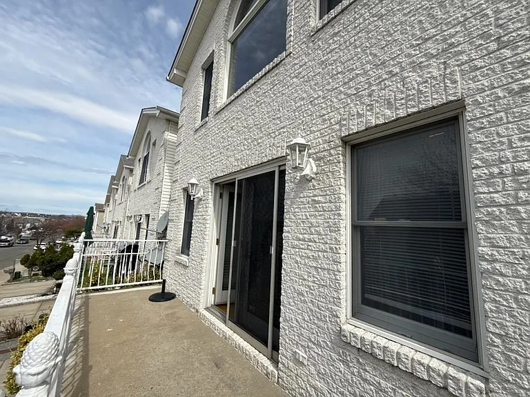 318 Linden Ave #1 — Photo 2